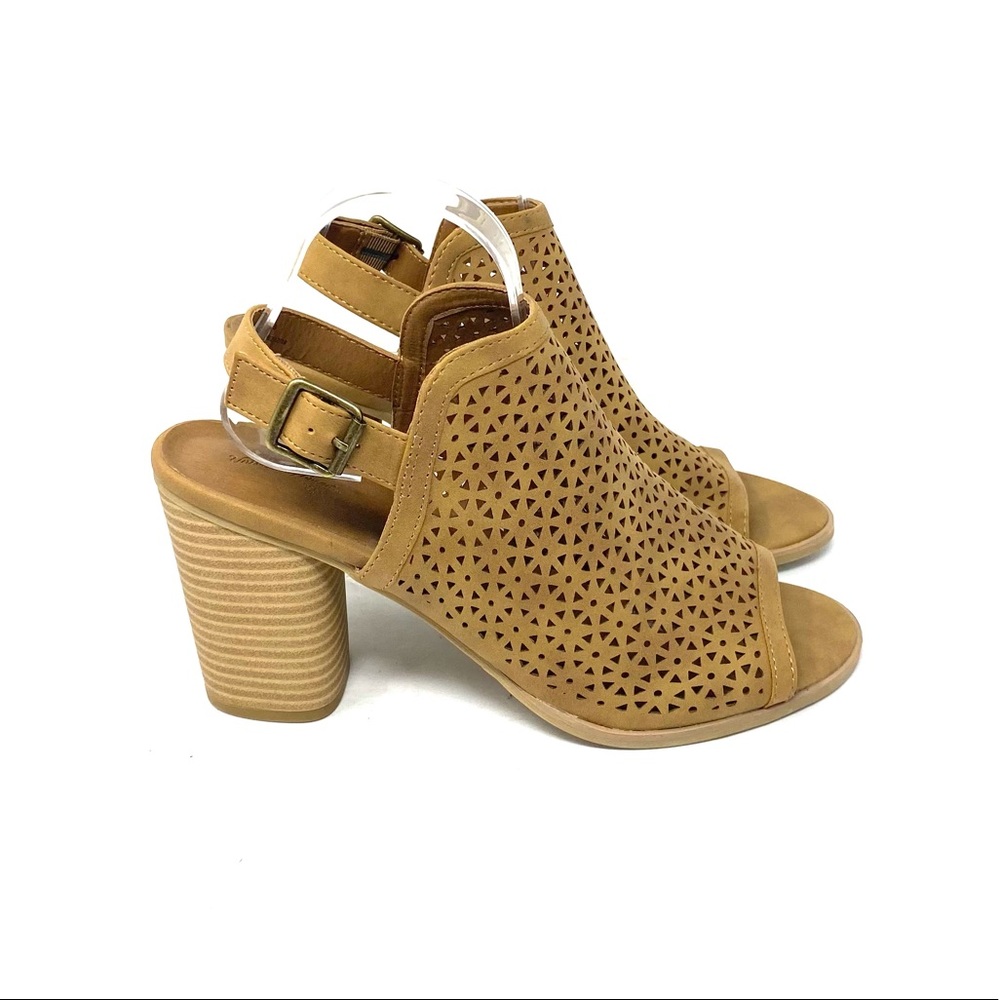 Universal Thread Sandals - image 4